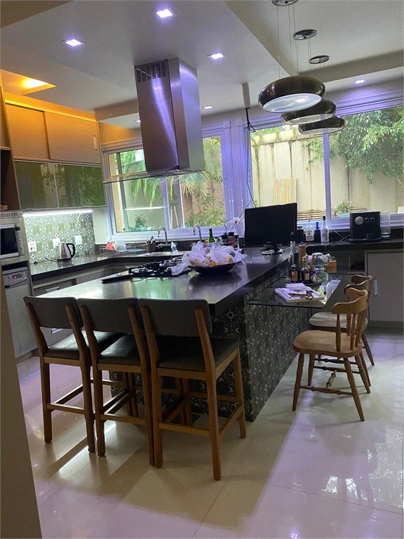 Casa à venda com 4 suítes no condomínio Granja Morumbi, São Paulo - SP