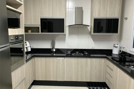 Sobrado à venda com 3 quartos, sendo 1 suíte,  em Vila Gumercindo, São Paulo, SP
