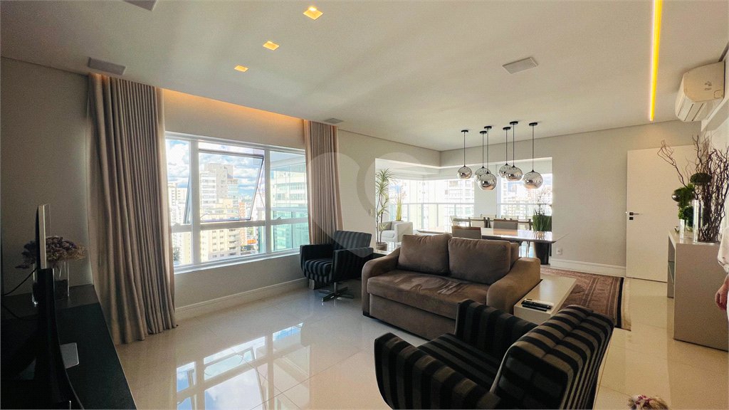 Apartamento à venda com 3 suítes em Campo Belo, São Paulo, SP