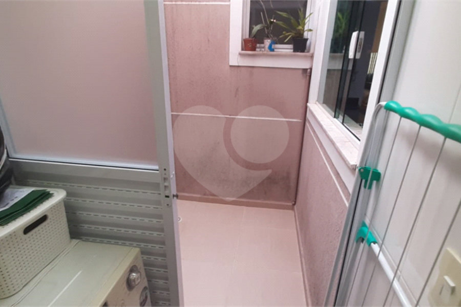 Casa à venda com 3 quartos, sendo 2 suítes, no condomínio Mário Araújo, São Paulo - SP