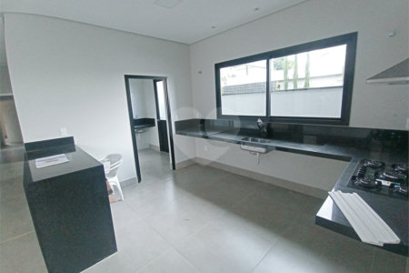 Casa à venda com 3 suítes no condomínio Vita Verdi, Valinhos - SP