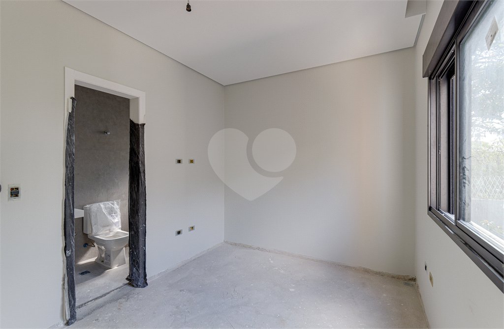 Casa à venda com 4 suítes no condomínio Reserva Robélia, São Paulo - SP