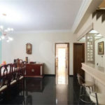 Casa com 3 dormitórios sendo 3 suítes com 03 vagas de garagem.
