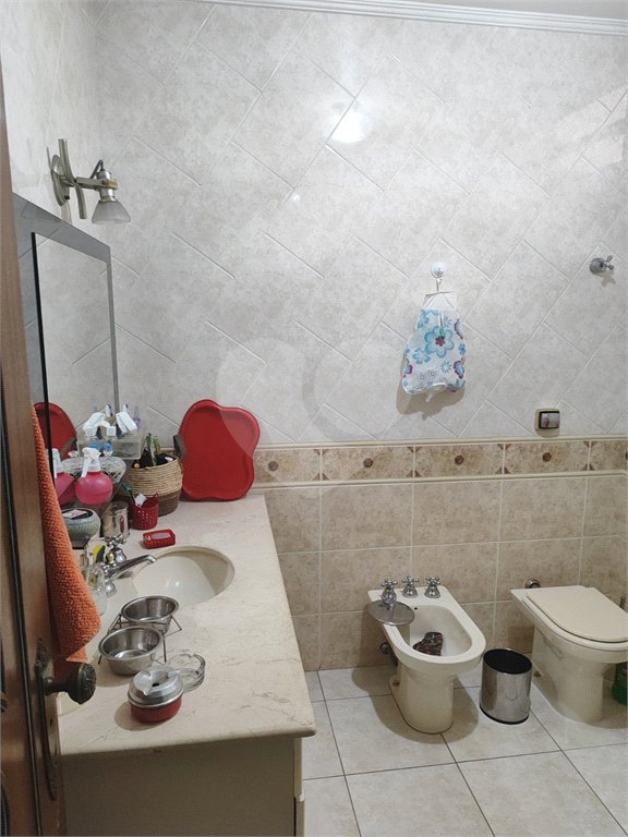 Casa à venda com 4 quartos, sendo 2 suítes, no condomínio Chácara das Rosas, São Paulo - SP