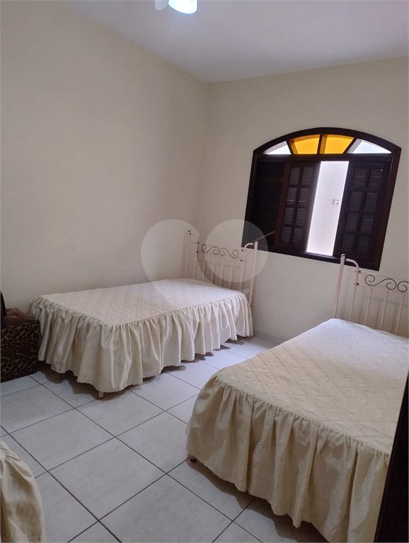 Sobrado à venda com 6 quartos, sendo 2 suítes, em Balneário Stella Maris, Peruíbe, SP