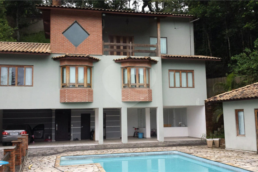 Casa à venda com 3 suítes no condomínio Alpes da Cantareira, Mairiporã - SP