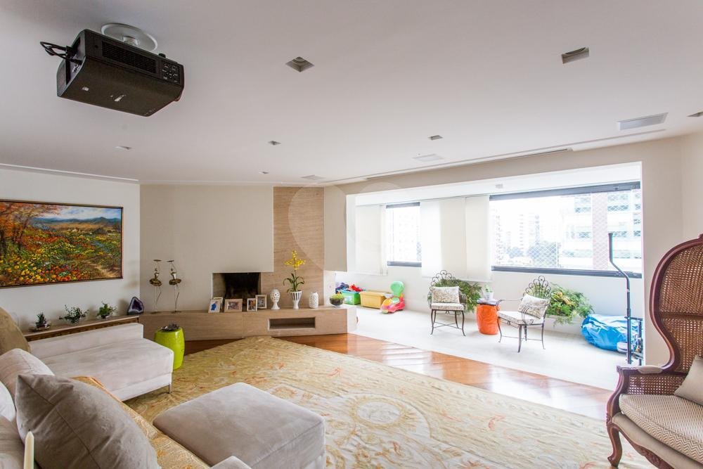 Apartamento à venda com 3 suítes em Campo Belo, São Paulo, SP