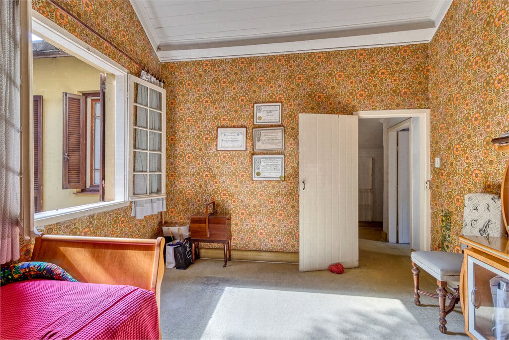 Sobrado à venda com 8 quartos, sendo 3 suítes, em Alto da Boa Vista, São Paulo, SP
