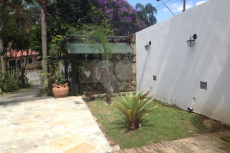 Casa à venda ou para alugar com 5 quartos, sendo 1 suíte, em Cumbari, Mairiporã, SP