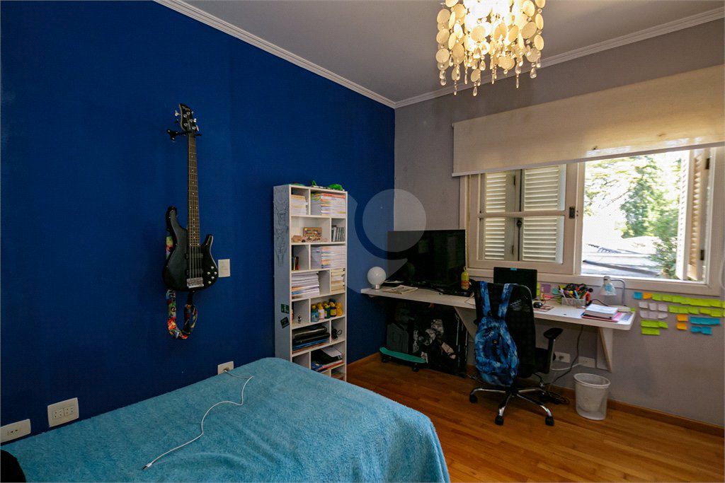 Casa à venda com 4 quartos, sendo 2 suítes, no condomínio Parque das Arvores, São Paulo - SP