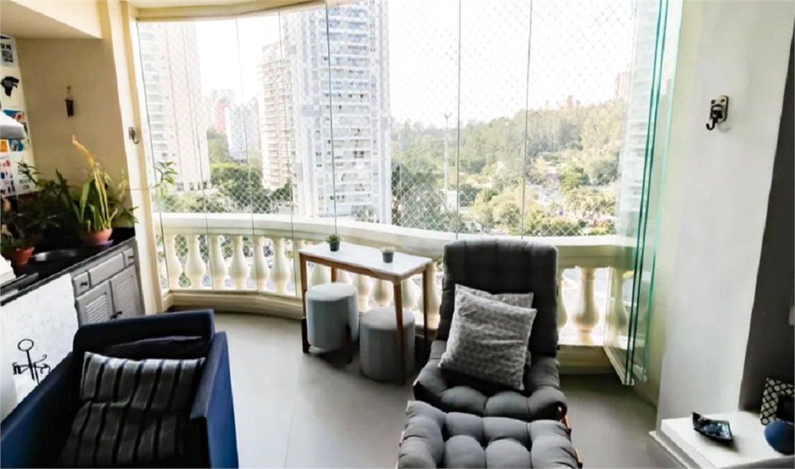 Apartamento à venda com 3 quartos, sendo 1 suíte, em Vila Andrade, São Paulo, SP