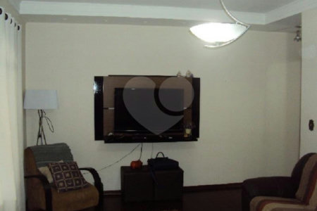 Sobrado à venda com 3 quartos, sendo 1 suíte,  em Jardim Pinheiros, São Paulo, SP