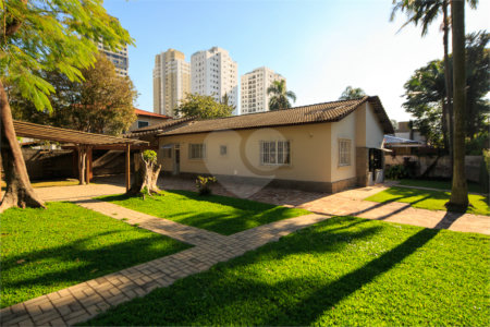 Casa Térrea à venda com 3 quartos, sendo 1 suíte, em Alto da Boa Vista, São Paulo, SP