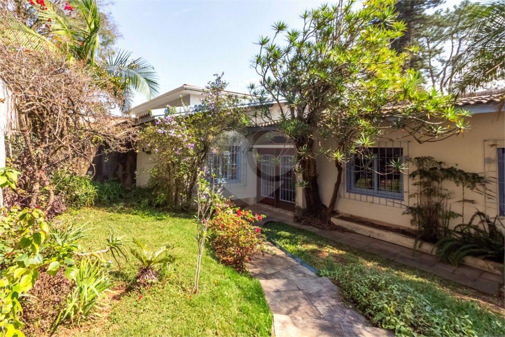Casa à venda com 4 quartos, sendo 2 suítes, em Chácara Flora, São Paulo, SP
