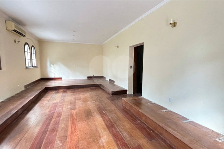 Sobrado à venda ou para alugar com 15 quartos em Tremembé, São Paulo, SP
