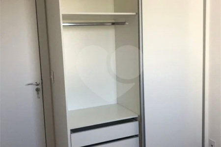 Apartamento com 1 Quarto e 1 banheiro à Venda, 30 m².