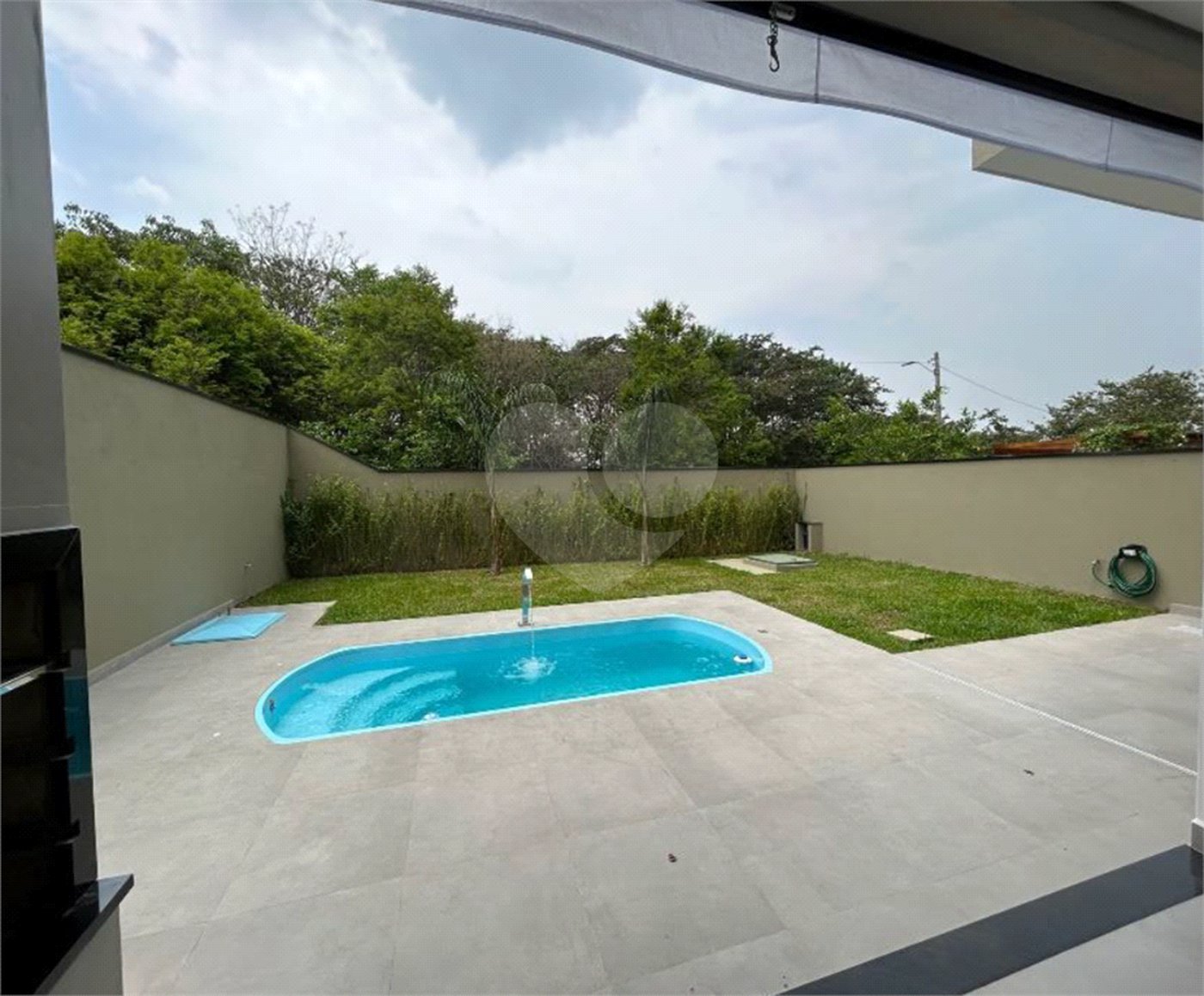 Casa à venda com 3 quartos, sendo 1 suíte, no condomínio Residencial Lagos D Icarai, Salto - SP
