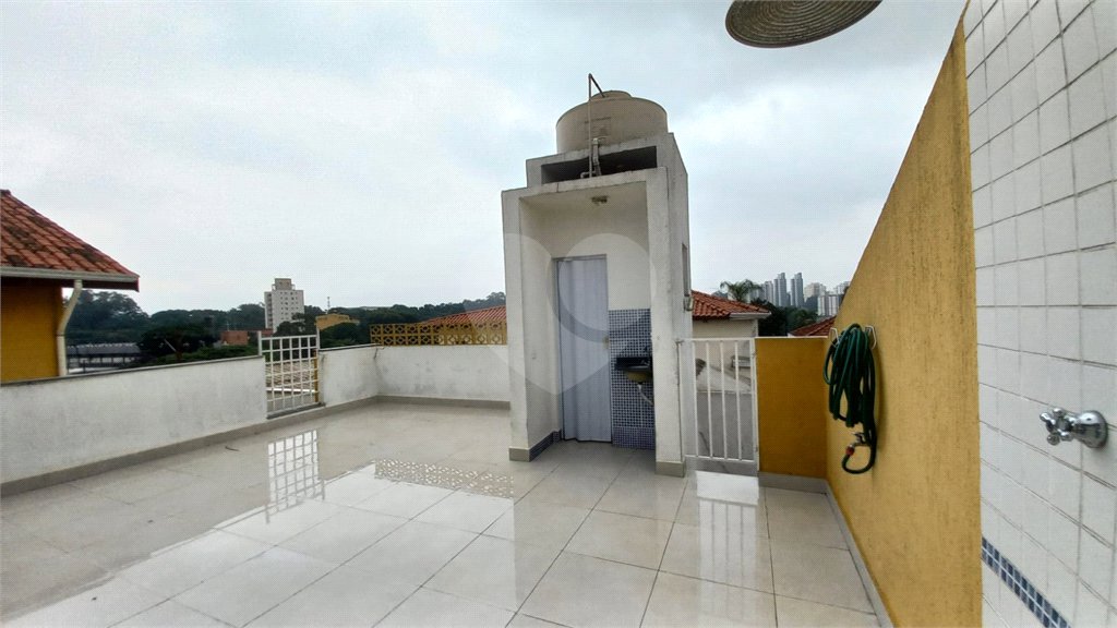 Sobrado à venda com 3 quartos, sendo 1 suíte, em Vila Gomes, São Paulo, SP