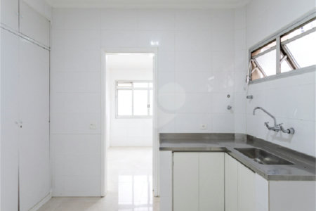 Apartamento à venda com 3 quartos, sendo 1 suíte, em Itaim Bibi, São Paulo, SP