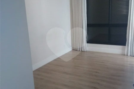Casa à venda ou para alugar com 3 suítes no condomínio Quinta das Oliveiras, Valinhos - SP