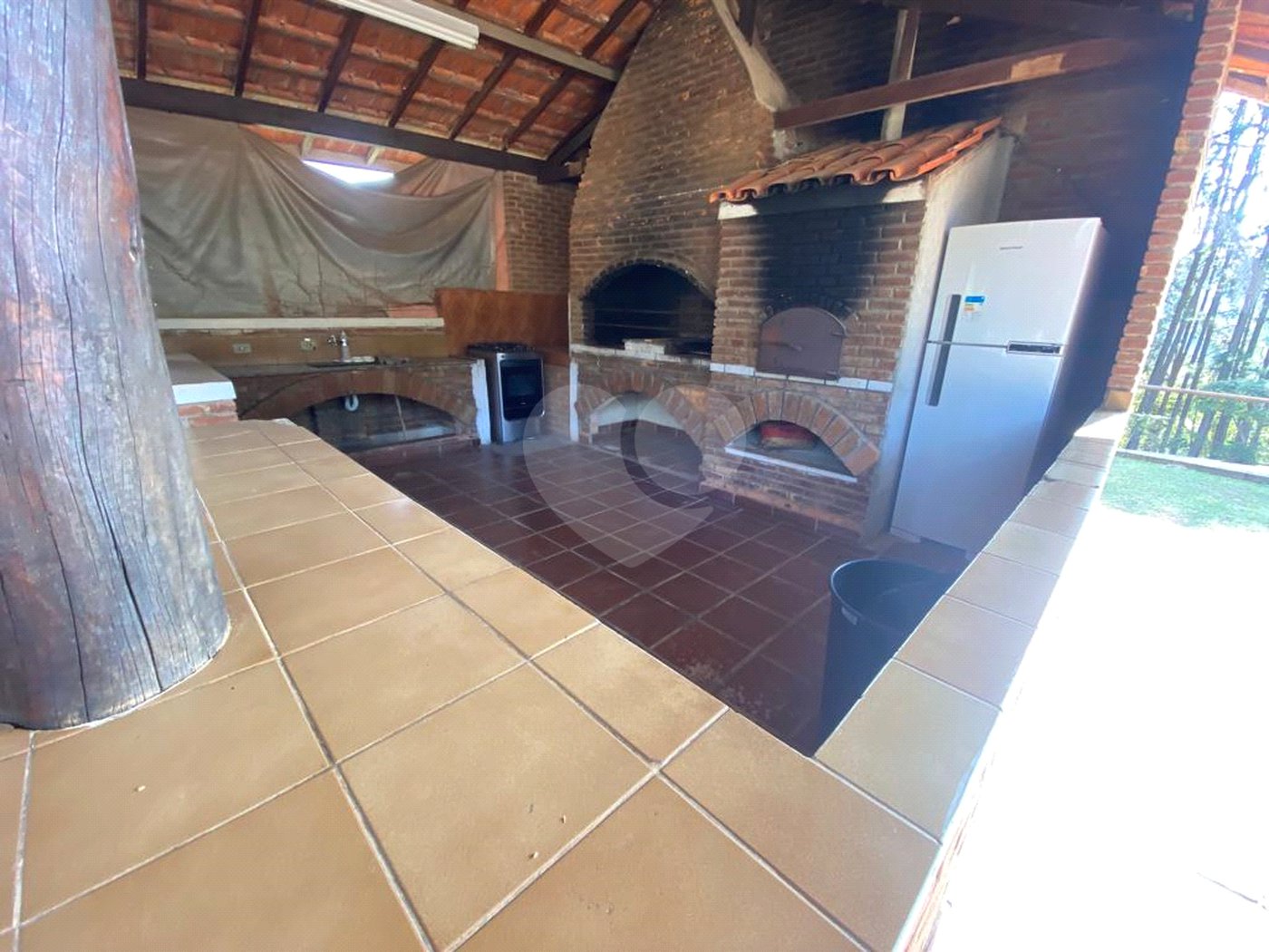 Casa à venda com 5 quartos, sendo 4 suítes, no condomínio Vilarejo Estoril, Mairiporã - SP