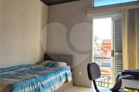 Sobrado à venda com 3 quartos, sendo 1 suíte, em Parque Santana, Mogi das Cruzes, SP