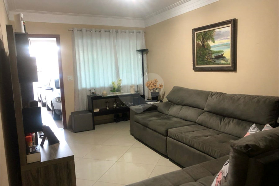 Sobrado à venda com 3 quartos, sendo 1 suíte, em Vila Mangalot, São Paulo, SP