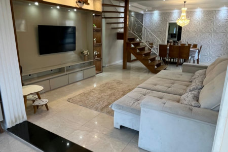 Casa à venda com 8 quartos, sendo 2 suítes, em Flórida, Praia Grande, SP