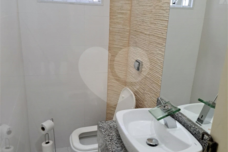 Sobrado à venda com 4 quartos, sendo 2 suítes, em Jaraguá, São Paulo, SP