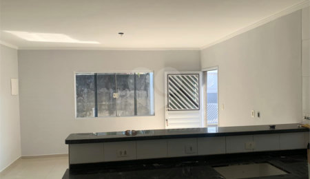 Sobrado à venda com 3 quartos, sendo 1 suíte,  em Nova Cerejeira, Atibaia, SP