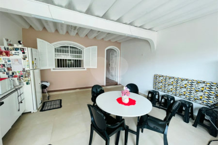 Casa à venda com 4 quartos, sendo 1 suíte,  em Jardim Stella, Santo André, SP