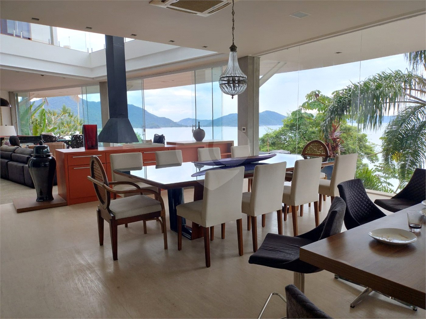 Casa à venda com 4 suítes em Praia Vermelha, Ubatuba, SP
