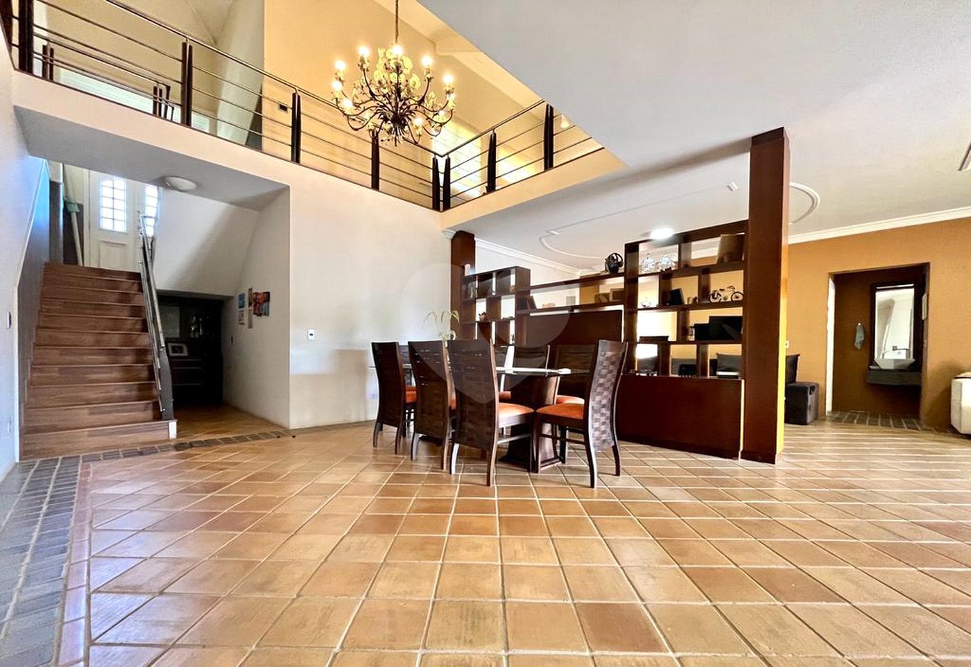 Casa à venda com 5 quartos, sendo 3 suítes, no condomínio Santa Teresa 1, Vinhedo - SP