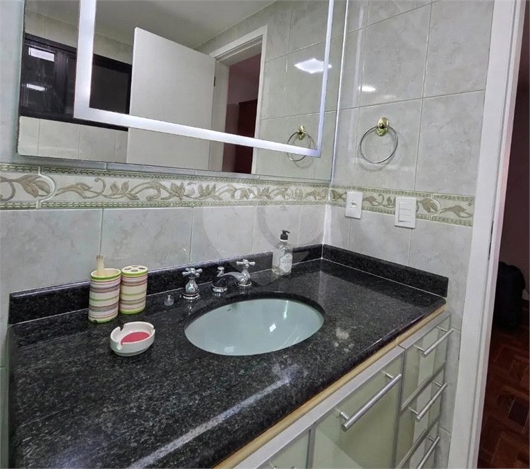 Apartamento à venda com 2 quartos, sendo 1 suíte,  em Laranjeiras, Rio de Janeiro, RJ