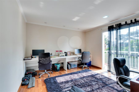 Casa à venda com 3 suítes no condomínio Vila Versalhes, São Paulo - SP