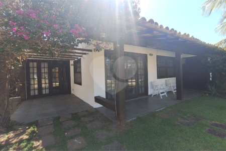 Casa para alugar com 3 quartos, sendo 2 suítes, em Praia Rasa, Armação dos Búzios, RJ