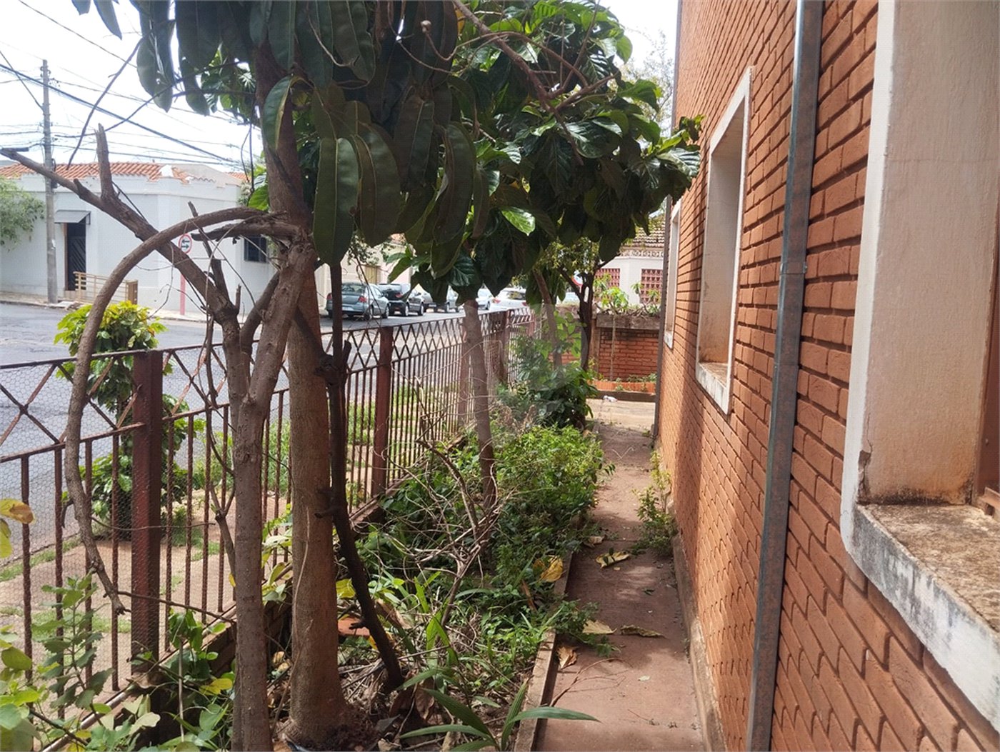Sobrado à venda com 4 quartos, sendo 1 suíte,  em Vila Xavier (vila Xavier), Araraquara, SP