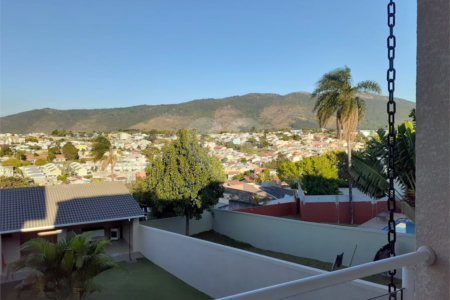 Sobrado à venda com 3 quartos, sendo 1 suíte,  em Jardim Paulista, Atibaia, SP