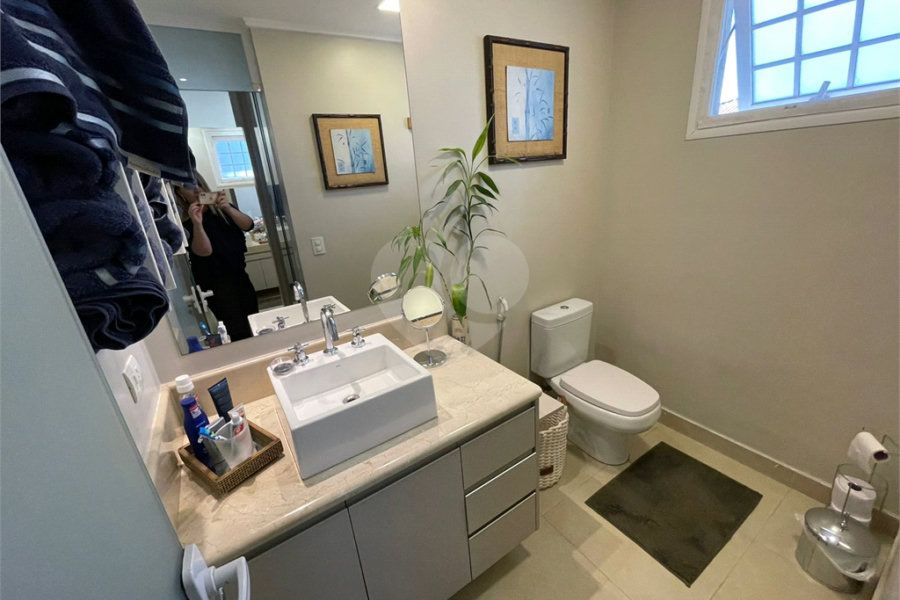 Casa à venda com 4 suítes no condomínio Fechado, São Paulo - SP