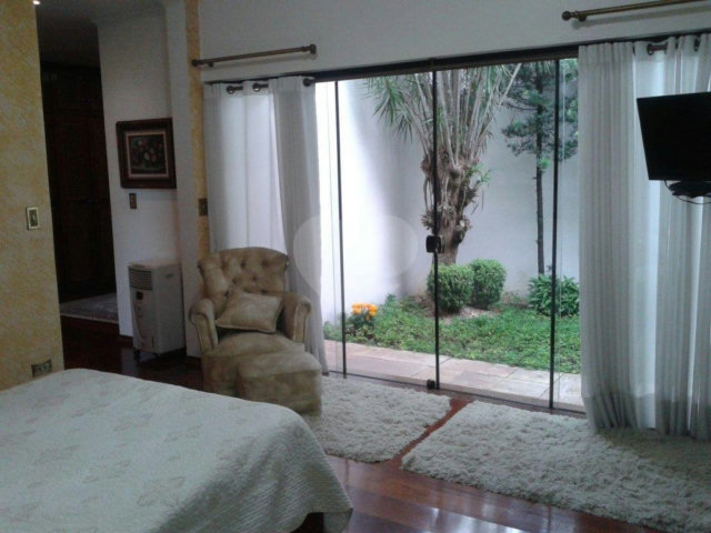 Casa Térrea à venda ou para alugar com 4 suítes em Jardim Floresta, São Paulo, SP