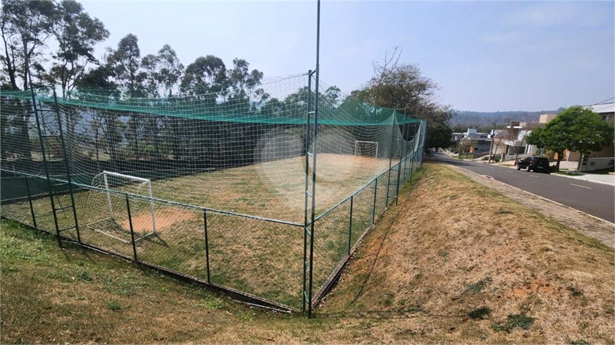 Casa à venda com 3 suítes no condomínio Vita Verdi, Valinhos - SP