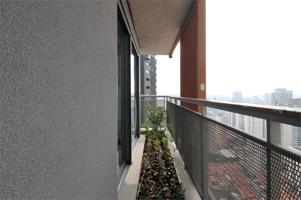 Apartamento à venda ou para alugar com 3 quartos, sendo 1 suíte,  em Jardim das Acácias, São Paulo, SP