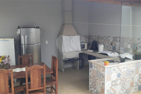 Sobrado à venda com 3 quartos, sendo 1 suíte,  no Centro, Elias Fausto, SP