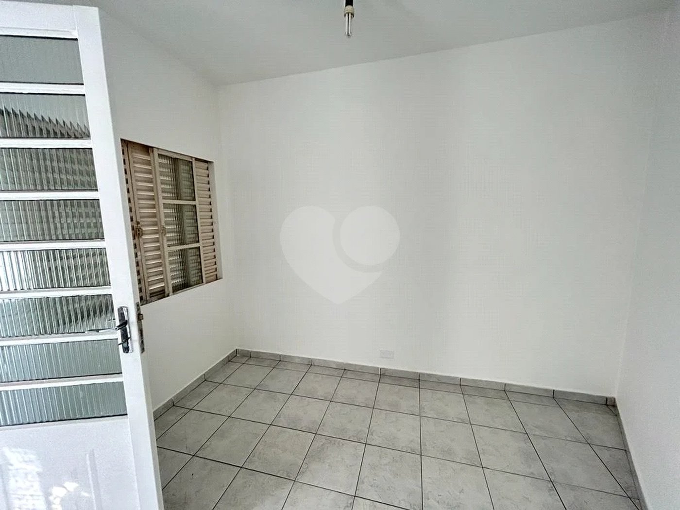 SOBRADO PARA LOCAÇÃO NO PARQUE DOMINGOS COM 03 DORM 01 SUITE 02 VAGAS DE GARAGEM