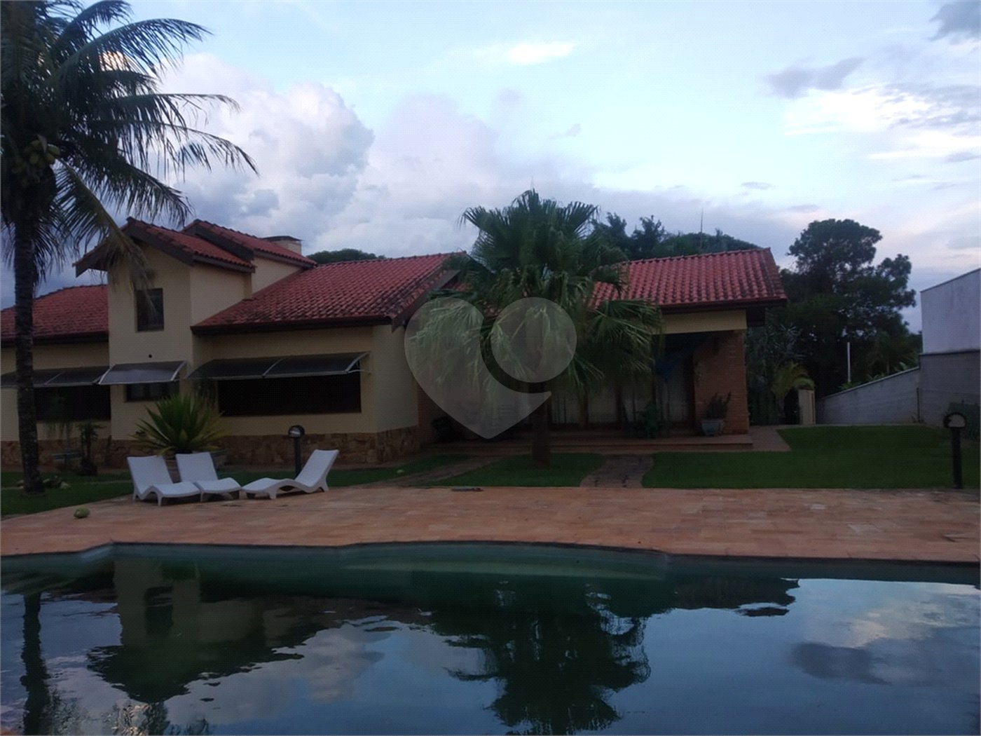 Casa à venda com 4 quartos, sendo 2 suítes,  no condomínio Acmti - Colinas do Mosteiro, Terras de Itaici e Recanto dos Pássaros, Indaiatuba - SP