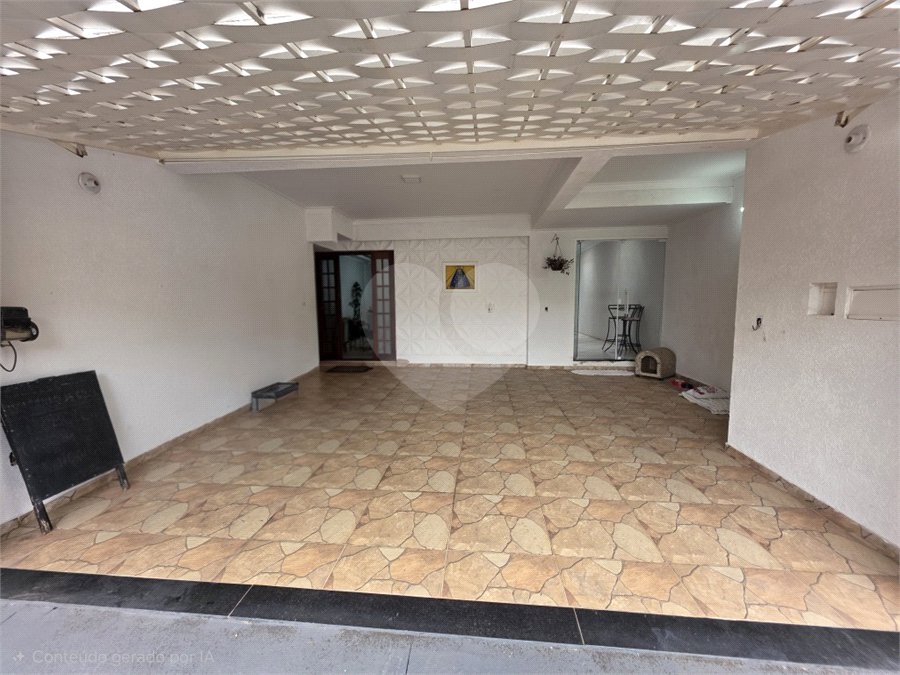Casa térrea à venda no Douradinho com 2 quartos e edícula com mais dois quartos e 2 banheiros.