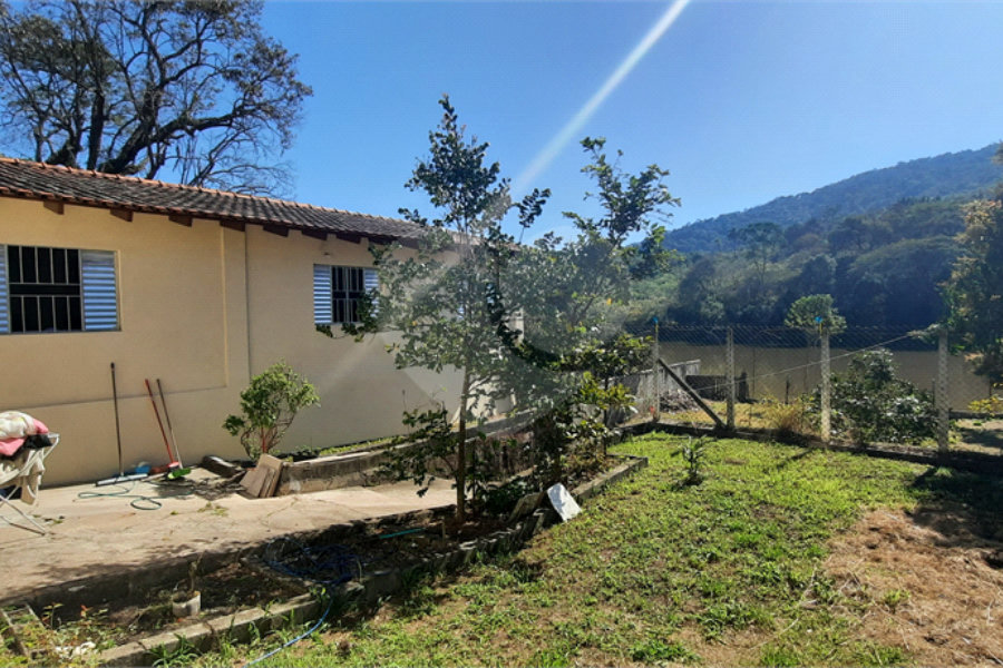 Casa à venda com 3 quartos, sendo 2 suítes, no condomínio Sausalito, Mairiporã - SP
