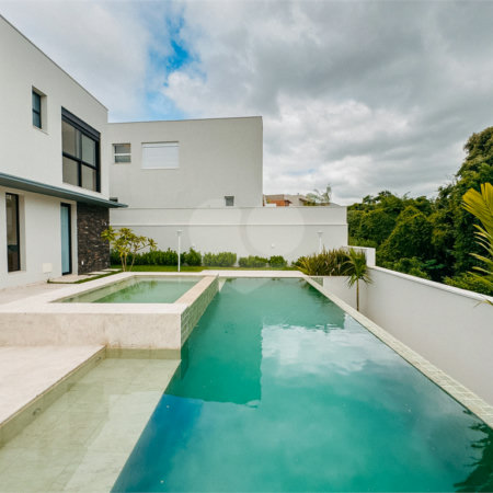 Casa à venda com 4 suítes no condomínio Villa dos Pinheiros, Indaiatuba - SP