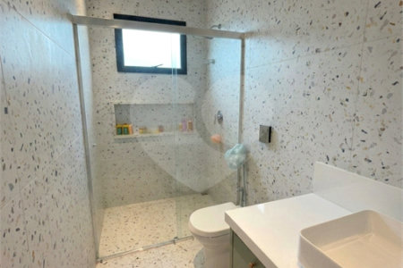 Casa à venda com 4 suítes no condomínio Florais da Mata, Várzea Grande - MT