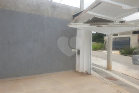 Sobrado à venda com 3 quartos, sendo 1 suíte, em Jardim Vitória, Mairinque, SP